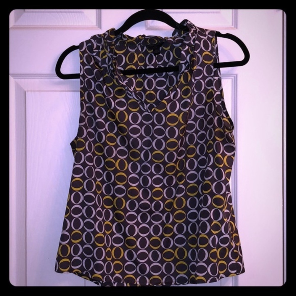 Banana Republic sleeveless v neck top
